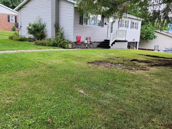 586 Central Ave, Romney, WV 26757