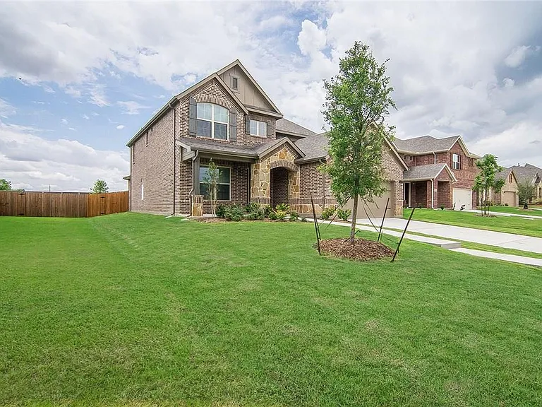 2309 Truro Dr — Photo 2