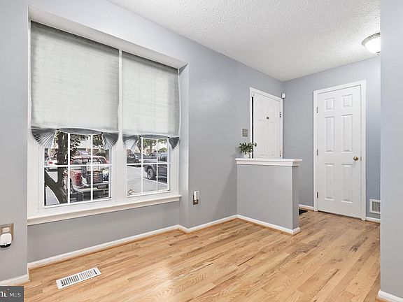 3rd image of 516 Sugarbush Cir