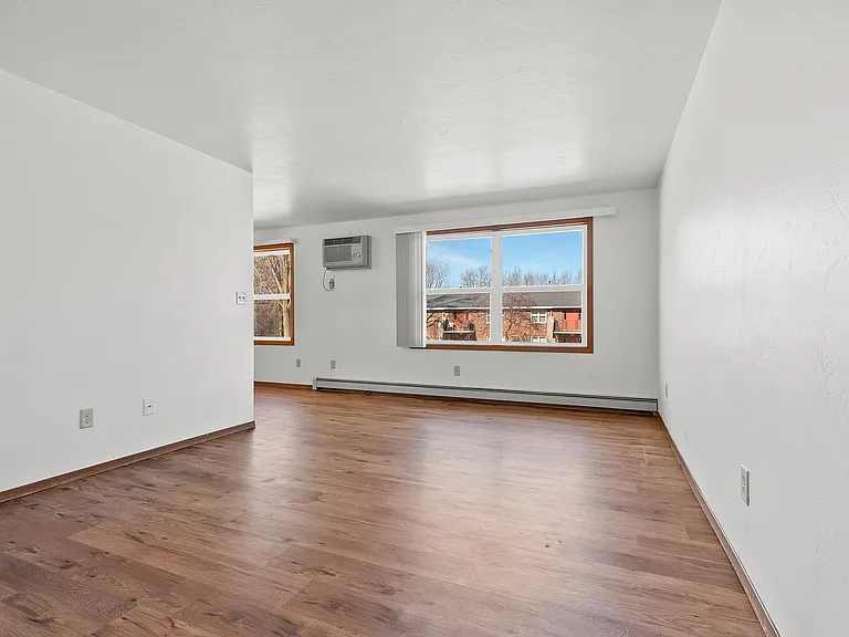 Roland Lane Apartments — Photo 7