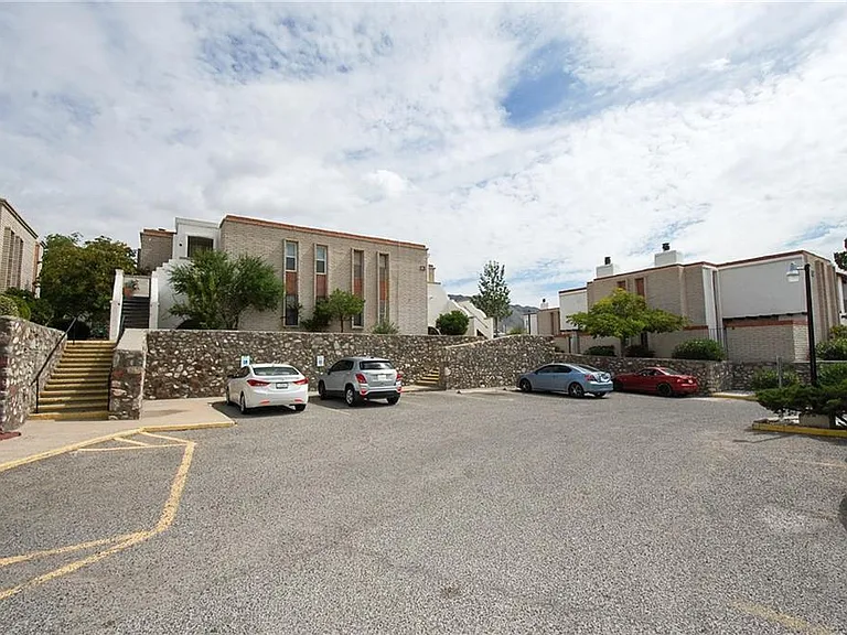 6201 Escondido Dr #D-3 — Photo 12