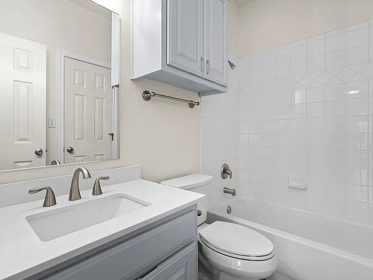 2500 Leon St #201 — Photo 2