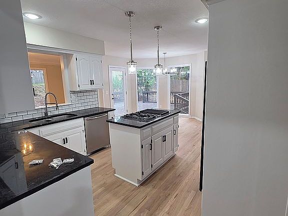 4th image of 204 NW 47th St