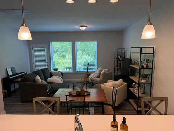 5th image of 153 Manordale Dr