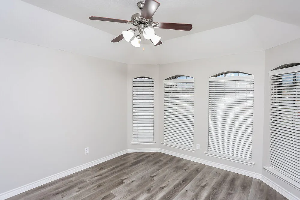 3 bed, 2.0 bath, 1670 sqft, $2,355 — Photo 4
