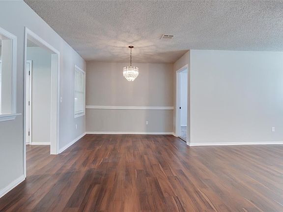 5th image of 4624 SE 23rd St