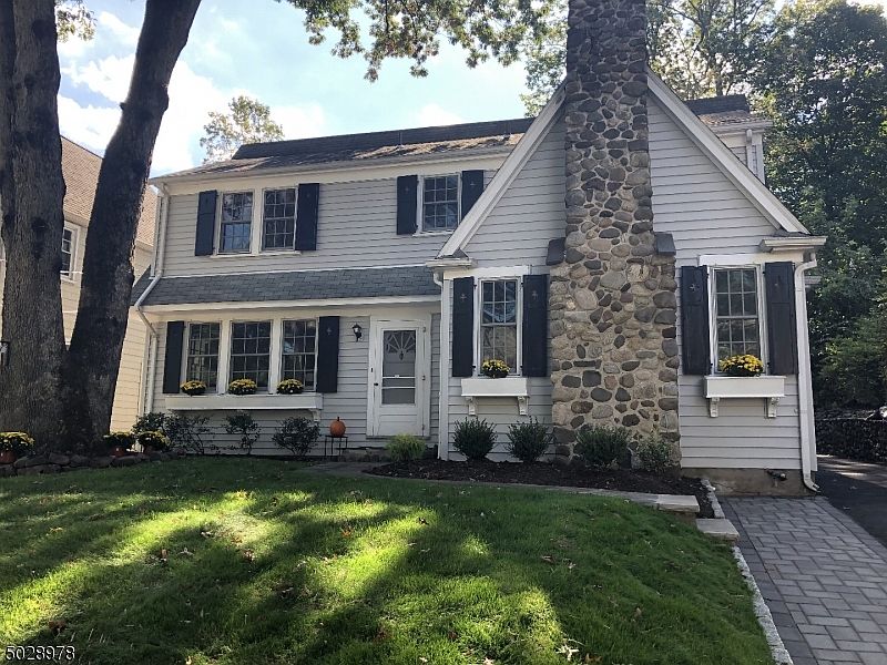 1st image of 121 Hillside Ave