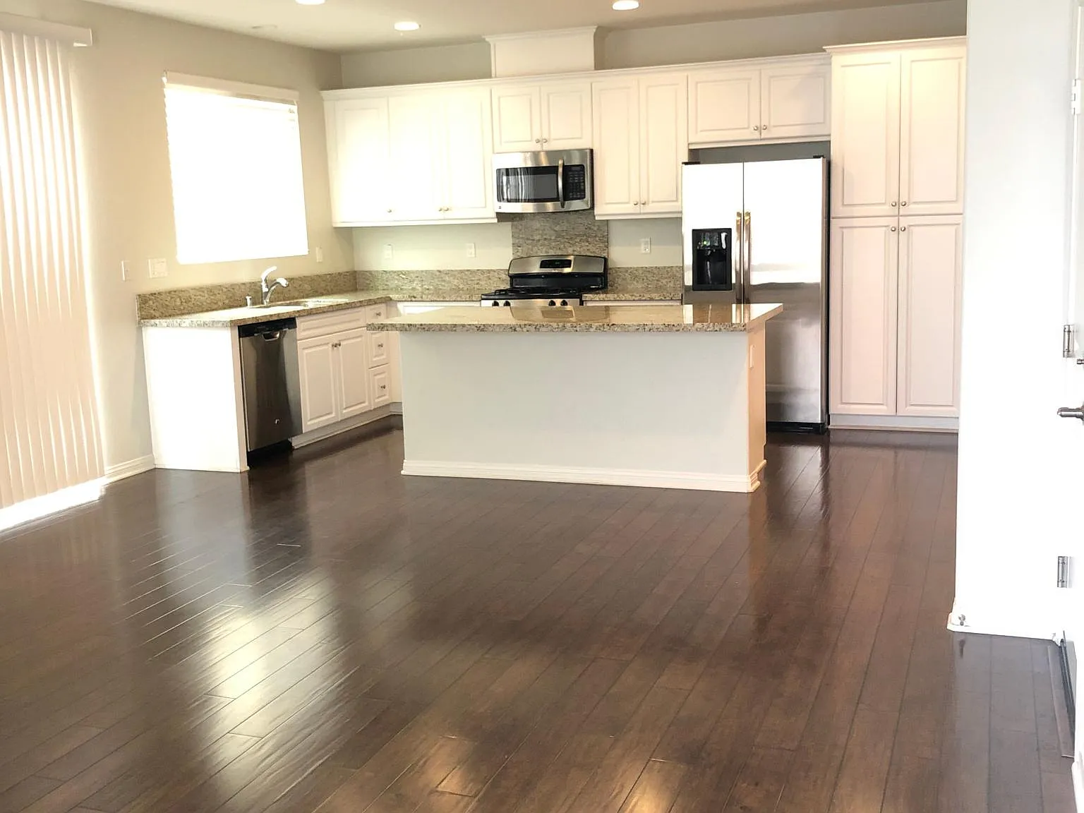 4 bed, 1786 sqft, $4,295 — Photo 4