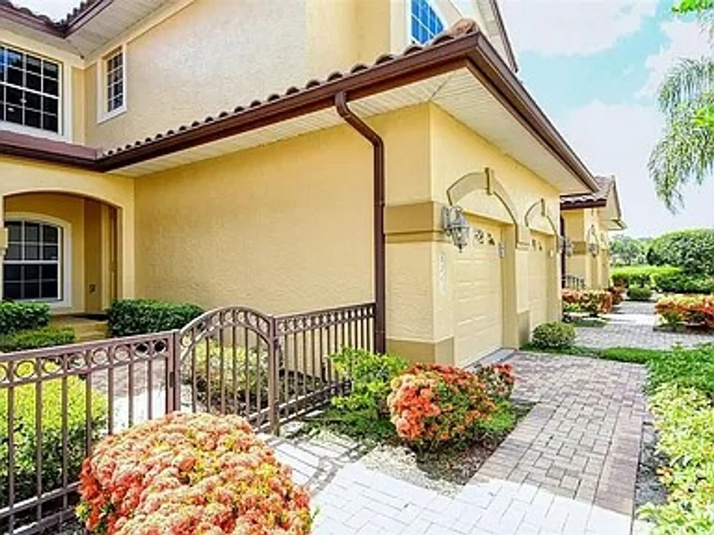 ** 3 Month Minimum - 9 Month Maximum Lease Options ** Gorgeous Turnkey Furnished Condo Located In... — Photo 3
