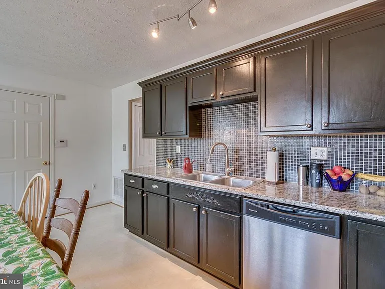 9909 W Midland Way — Photo 4