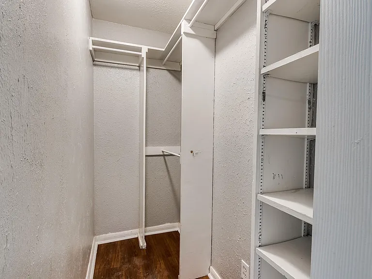 213 W Jacobs Dr — Photo 14