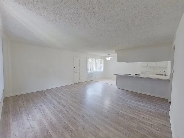 521 N. Tustin Ave — Photo 24
