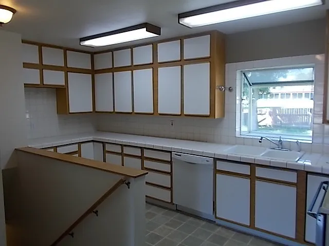 4 Bedroom House on West End — Photo 2