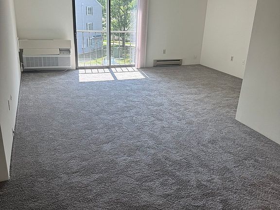 5th image of 17 Village Rock Ln APT 23