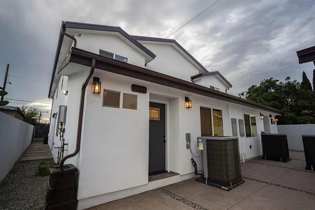 4 bed, 3.0 bath, 2215 sqft, $4,500 — Photo 4