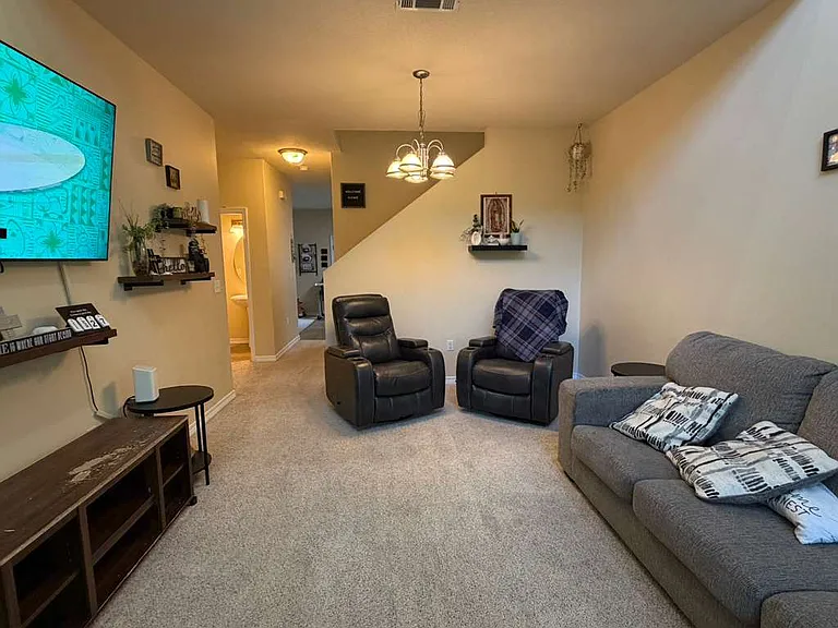 1529 Bentley Cir — Photo 4