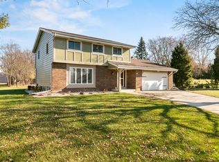 8332 S 36th St, Franklin, WI 53132