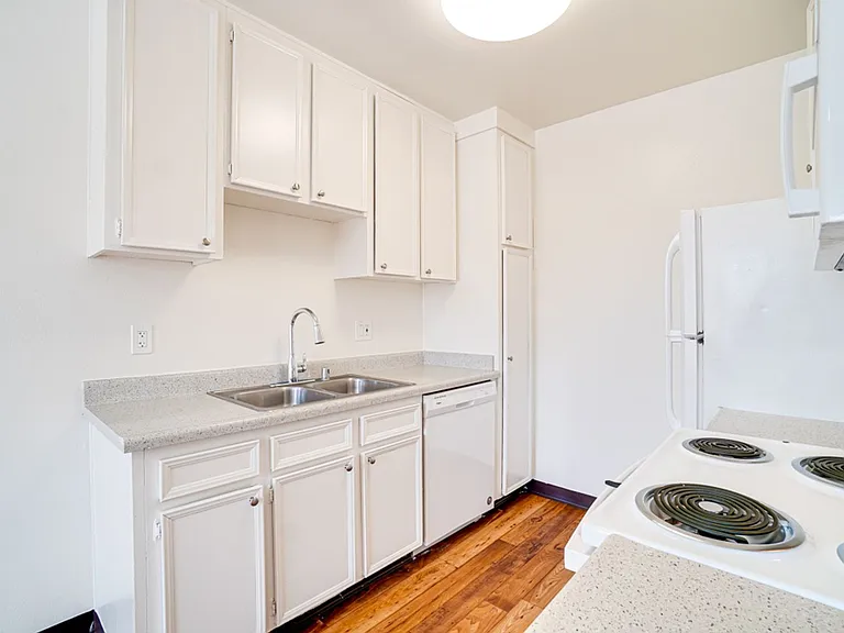 River Trail Apartments — Photo 16
