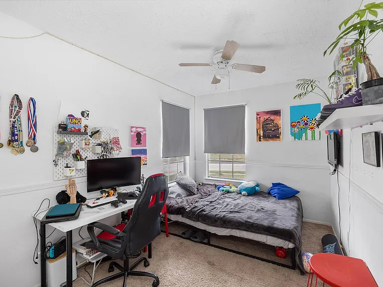 9306 Crescent Moon Dr — Photo 19