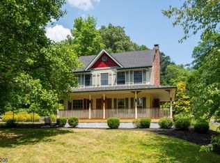 48 Rutherford Dr, Belvidere, NJ 07823