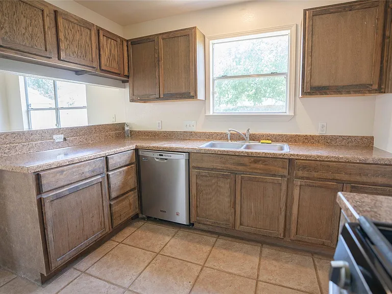 4027 Almond Lake Dr — Photo 11