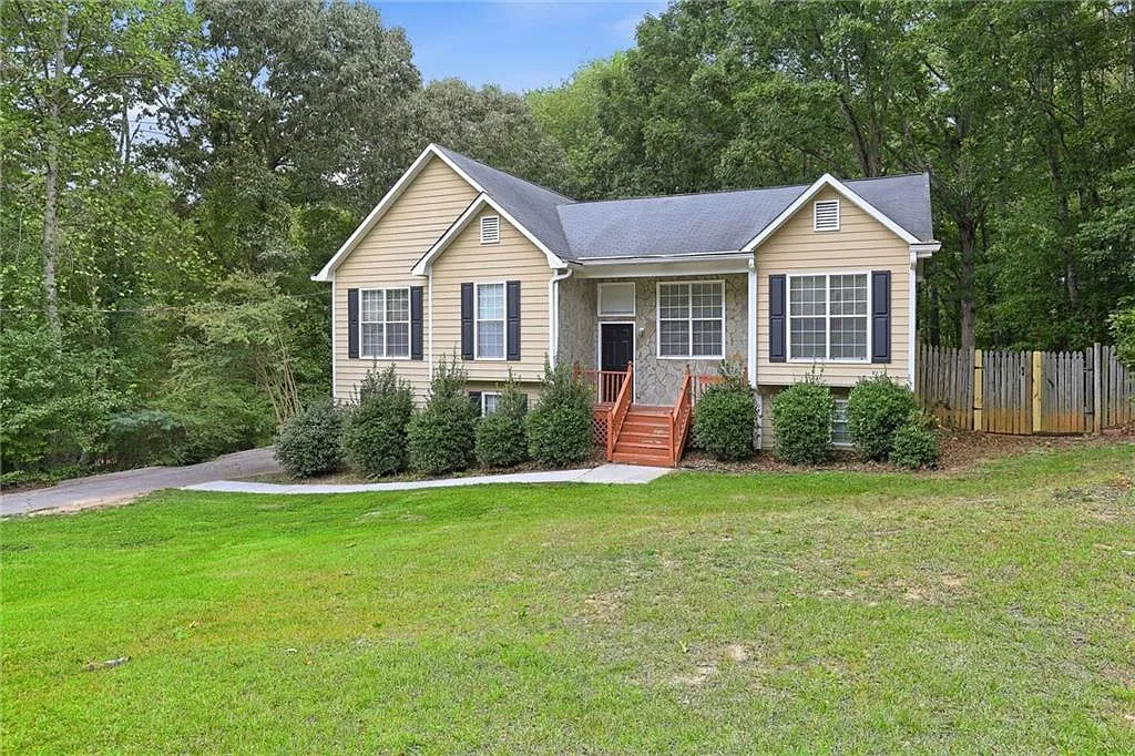 3 bed, 2.0 bath, 1986 sqft, $1,830 — Photo 2