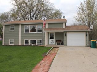 3206 Sunrise View St, McHenry, IL 60050