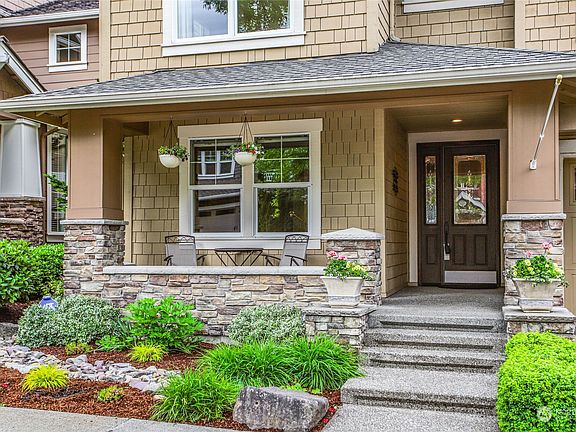 3rd image of 1595 24th Avenue NE