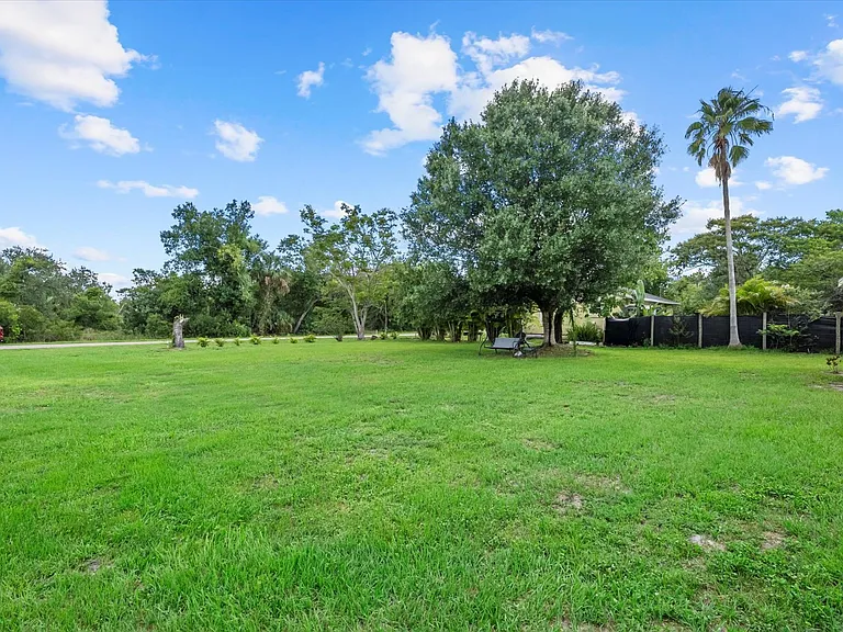440 Glengary Cir — Photo 31