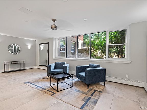 4th image of 185 South Midddle Neck Road #1P