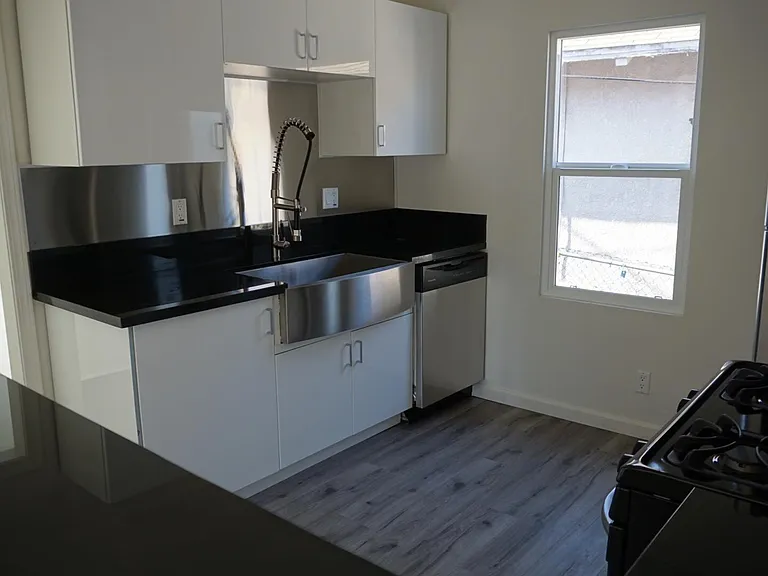 1755 Kent St — Photo 8