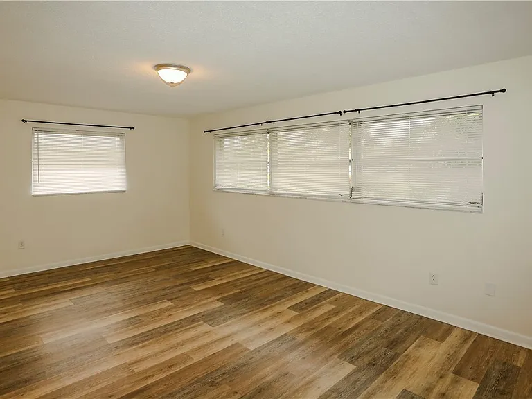 5654 Eichen Cir W — Photo 12