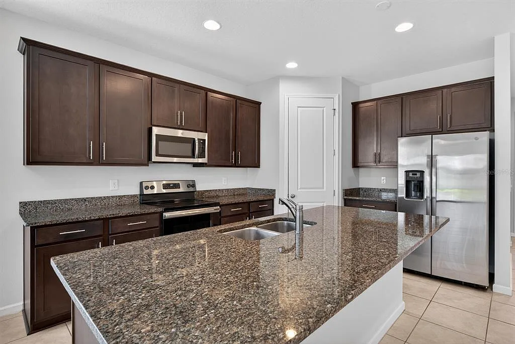 Building Photo - 689 Meadow Pointe Dr