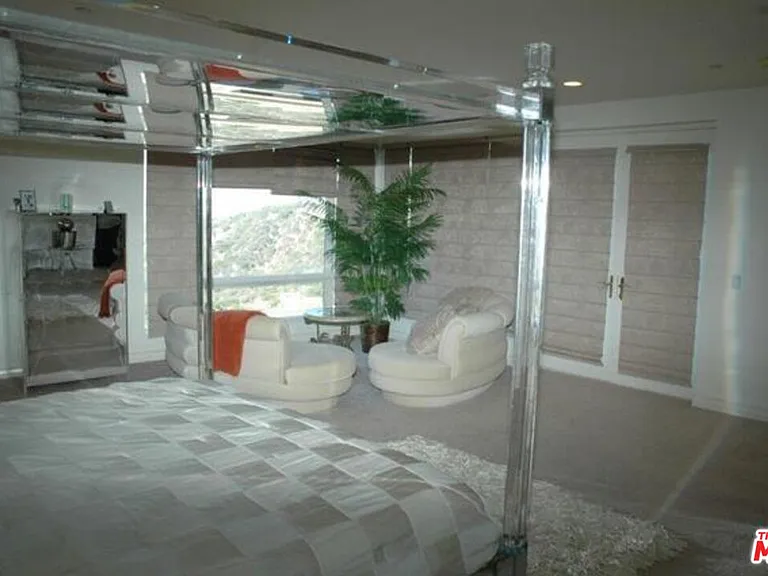 14445 Mulholland Dr — Photo 24