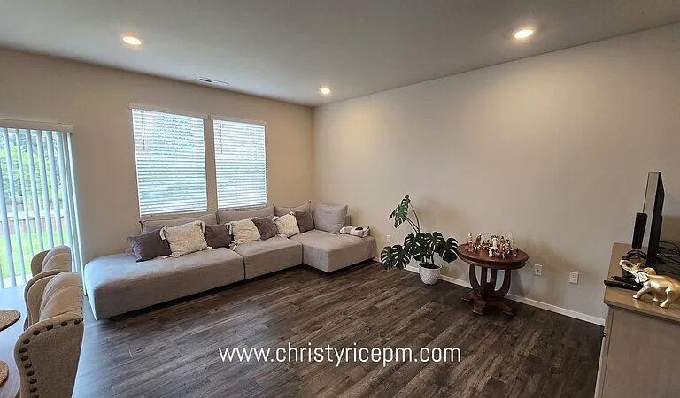 1712 Moran Ave — Photo 2