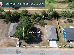 313 W A St, Eagle Lake, TX 77434