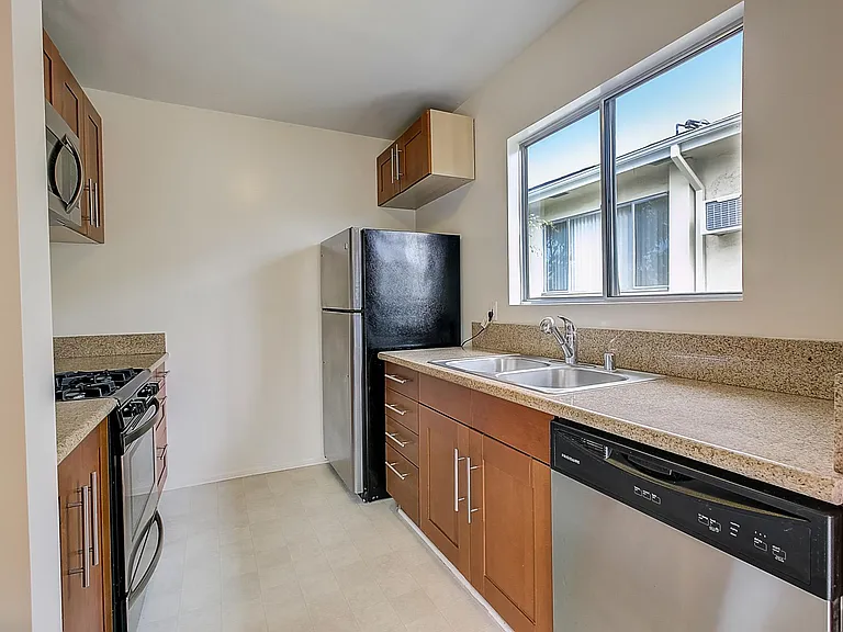 1800 Prosser Ave #10 — Photo 3