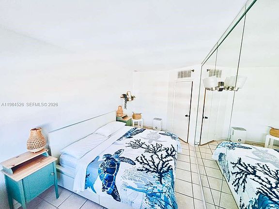 5th image of 100 Lincoln Rd #825