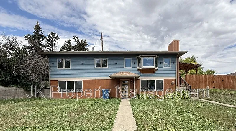 105 Riverview Dr W