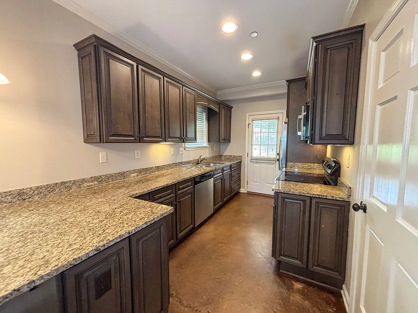 Roll Tide Condos — Photo 3