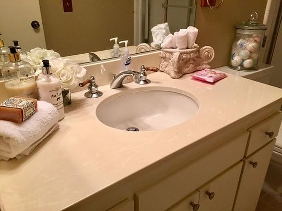 Palm Desert Condo with private bath, tub and shower and toil