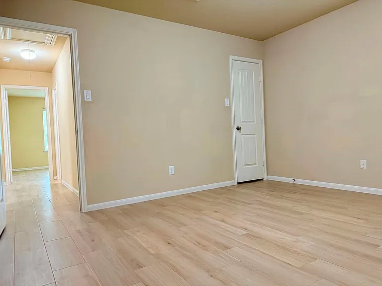 9315 Claystone Ln — Photo 2