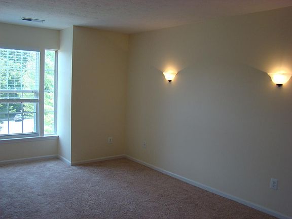 3rd image of 1001 Jessicas Ct APT L
