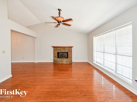 2nd image of 1529 Huntington Dr