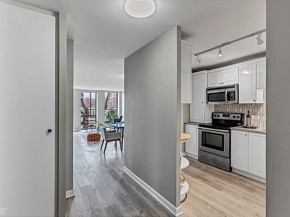 5th image of 1660 N Lasalle St #209
