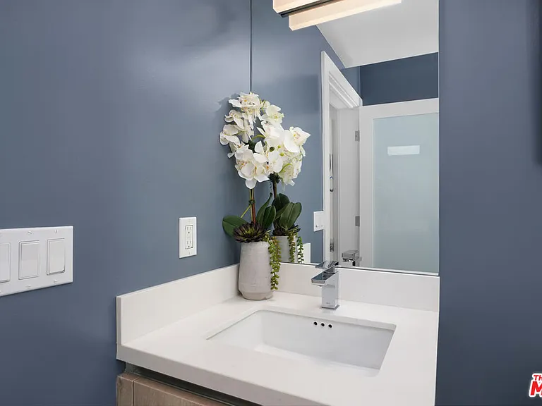 8210 Fountain Ave #302 — Photo 18