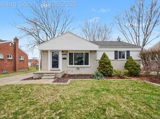 9871 Doris St, Livonia, MI