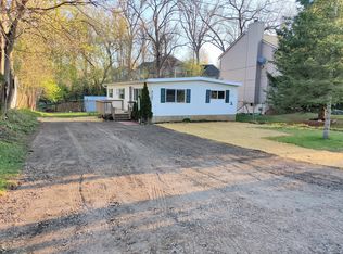 8165 Donna Lou Dr, Brighton, MI