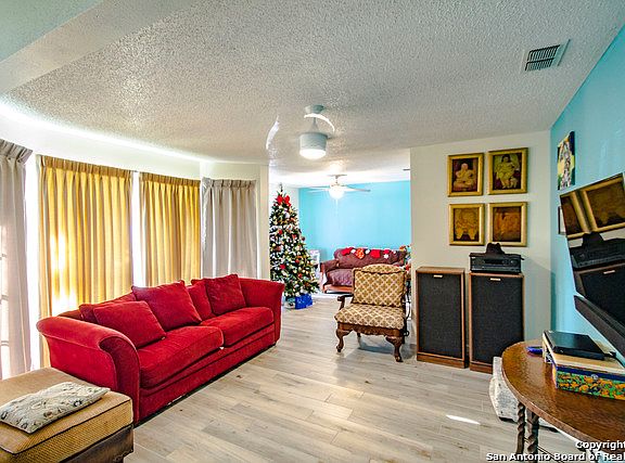 4th image of 259 Killarney Dr
