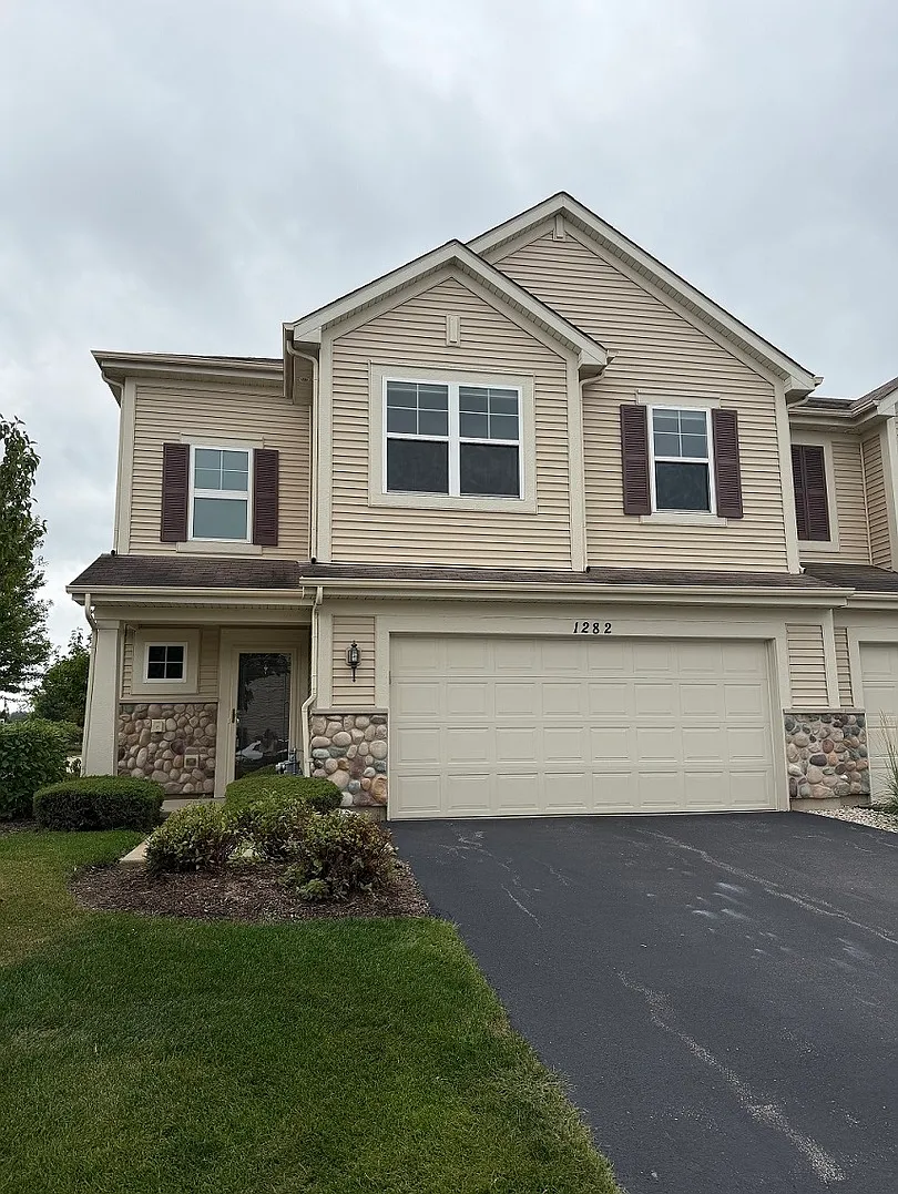 3 bed, 2.5 bath, 1758 sqft, $2,800 — Photo 2